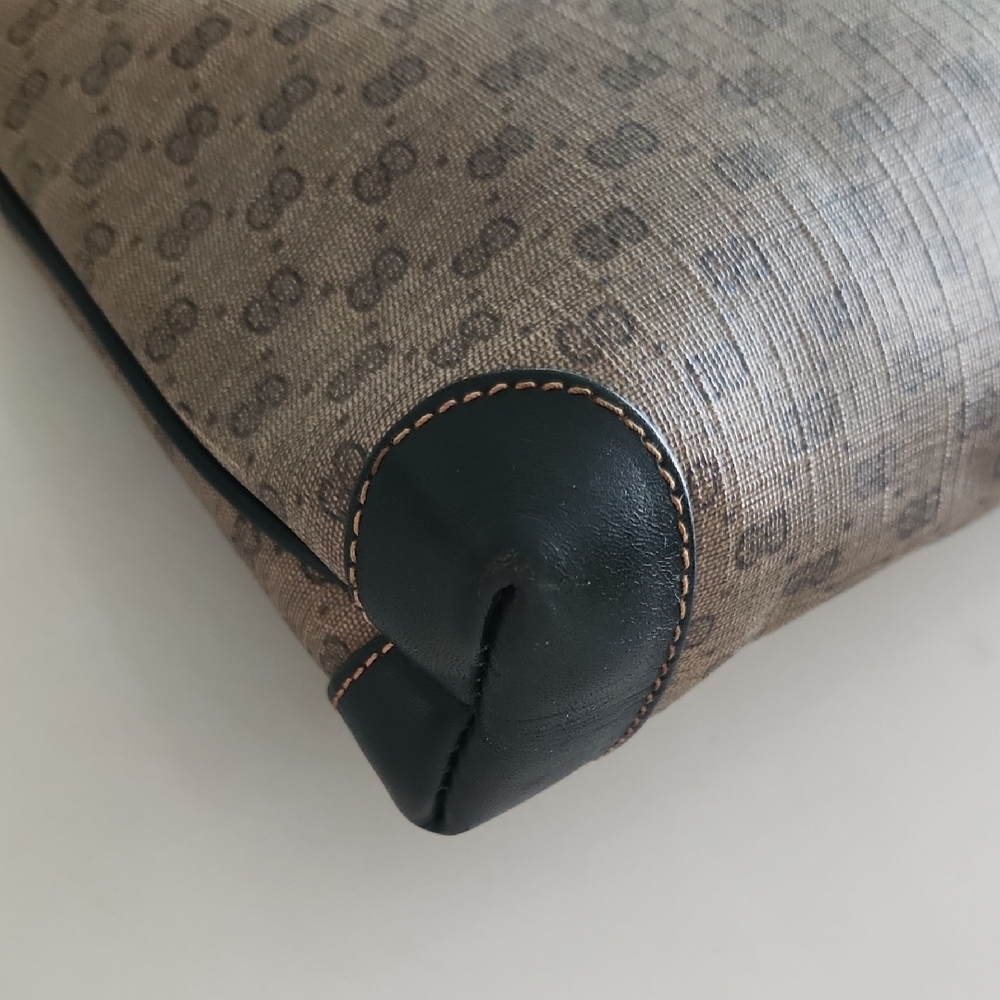 Gucci Crossbody In Elegant Brown And Tan GG Pattern..Gorgeous Classic Gucci! - Picture 6 of 12